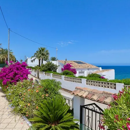 Calalga сasa Frente A La Playa Con Piscina Privada * קלפה