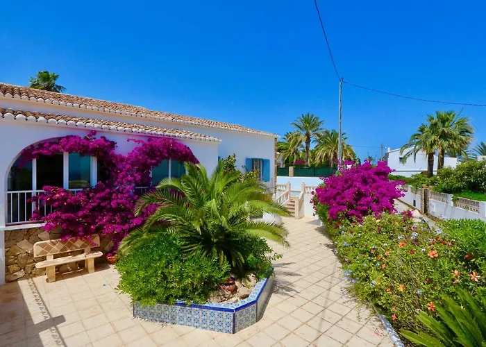 בית נופש Calalga сasa Frente A La Playa Con Piscina Privada קלפה